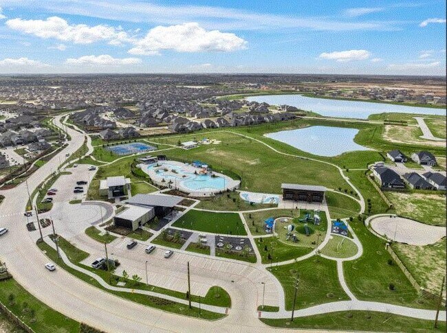 Building Photo - 27231 Blue Pool Dr