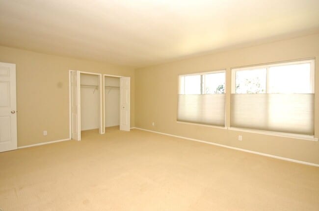 Building Photo - Beautiful Bright 3BR/2.5BA Condo in Tanglewood!!