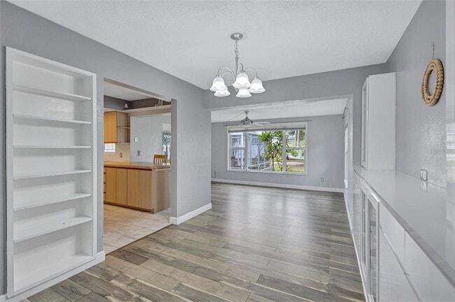 Building Photo - 2544 Burnice Dr