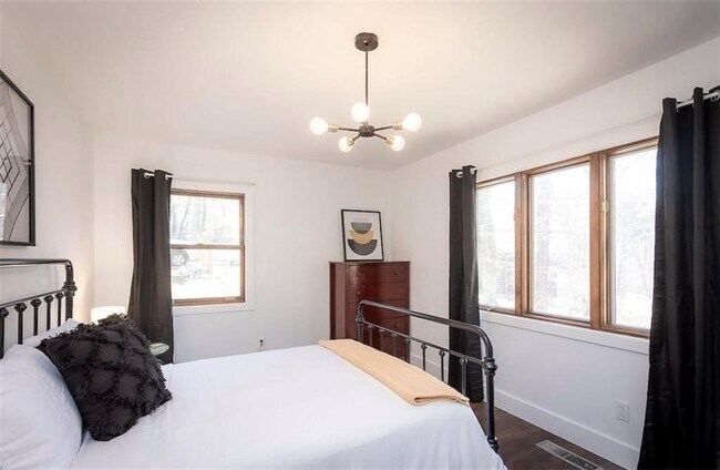 Building Photo - 6 Lambeth Cir