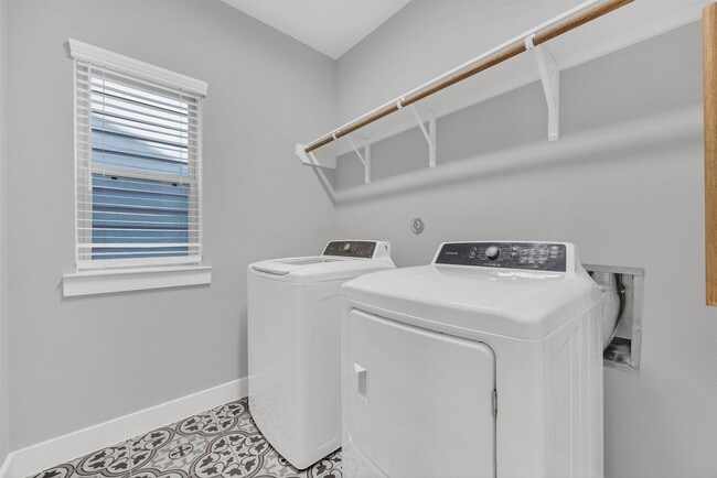 Building Photo - 10919 Brambling Wood Dr