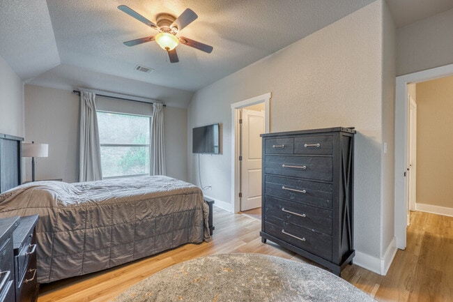Building Photo - 13700 Lone Rider Trail
