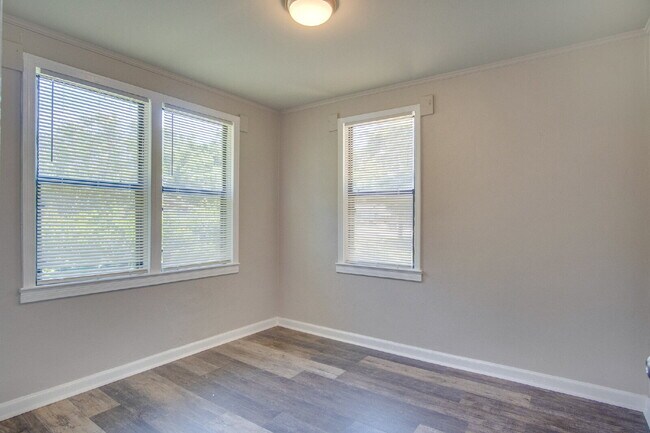Building Photo - Central Pensacola 2BR Home with Fenced Yard, Updated Interior & Immediate Availability