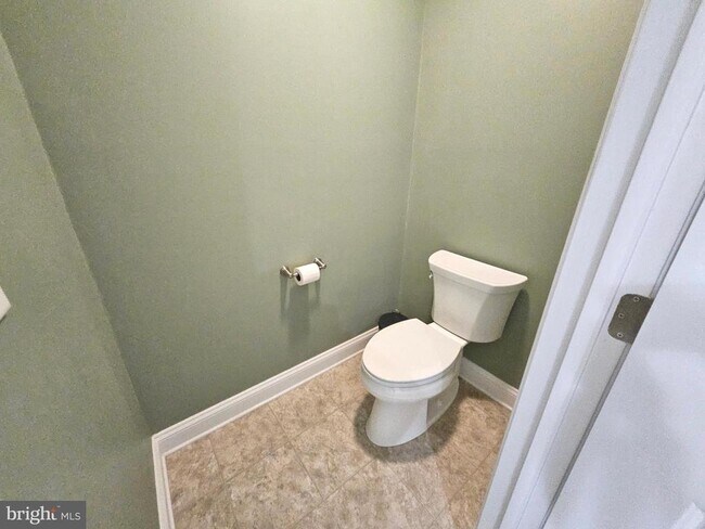 Building Photo - 5 Harcourt Dr