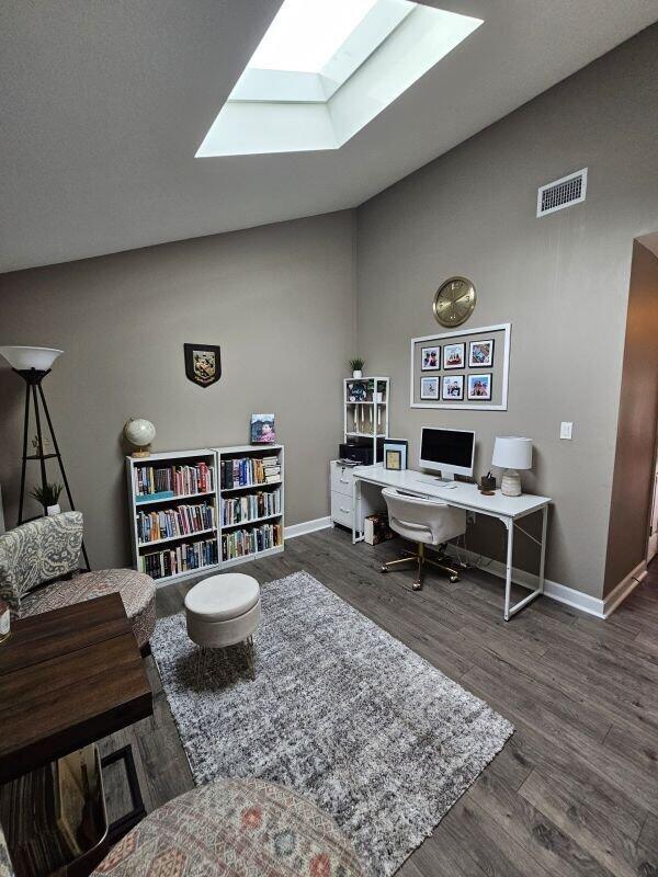 Building Photo - 208 Westlake Ct