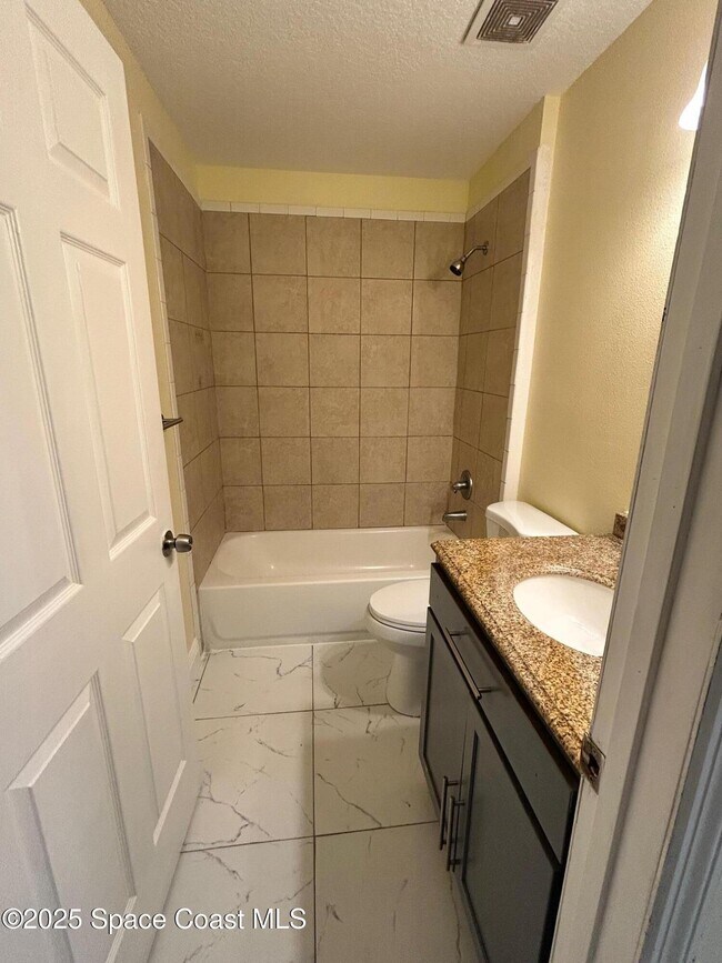 Building Photo - 3266 Weyburn Ave SE