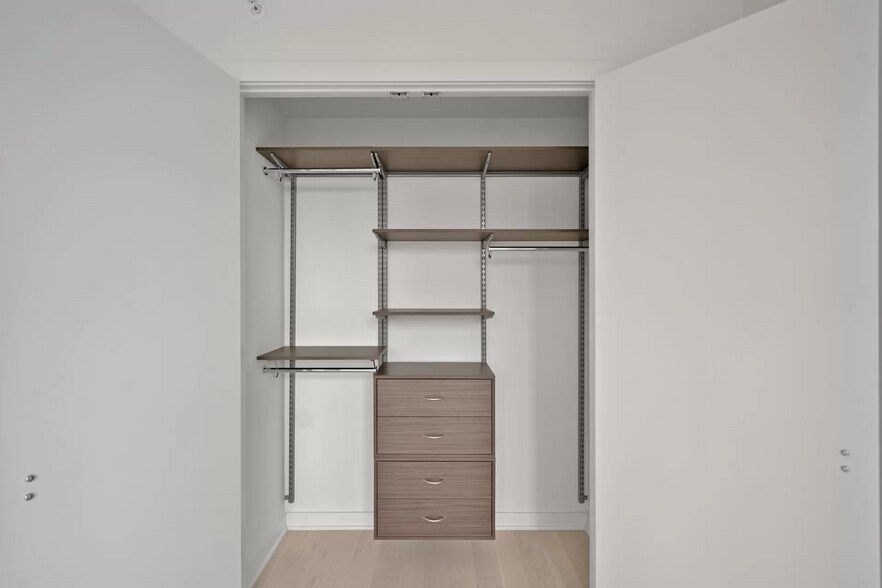 Building Photo - 155 Bay St