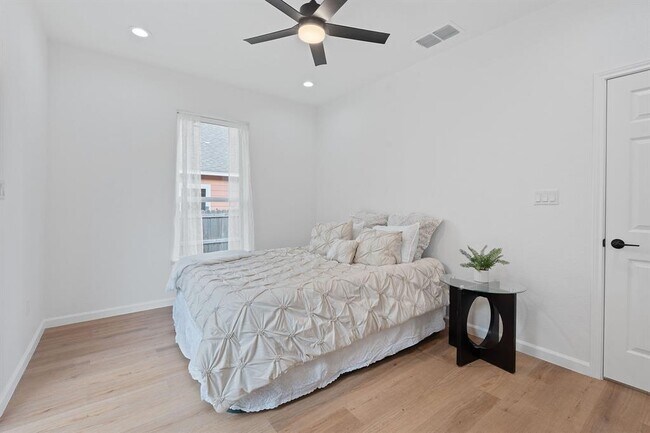 Building Photo - 738 Chihuahua St