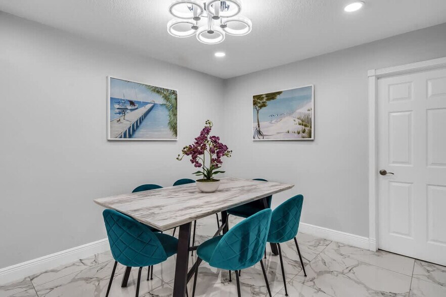 Building Photo - 340 SE 3rd Ct