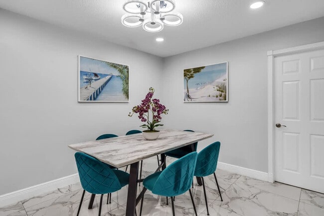 Building Photo - 340 SE 3rd Ct