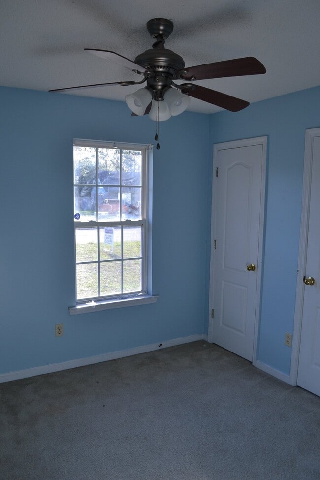 Building Photo - Home For Rent