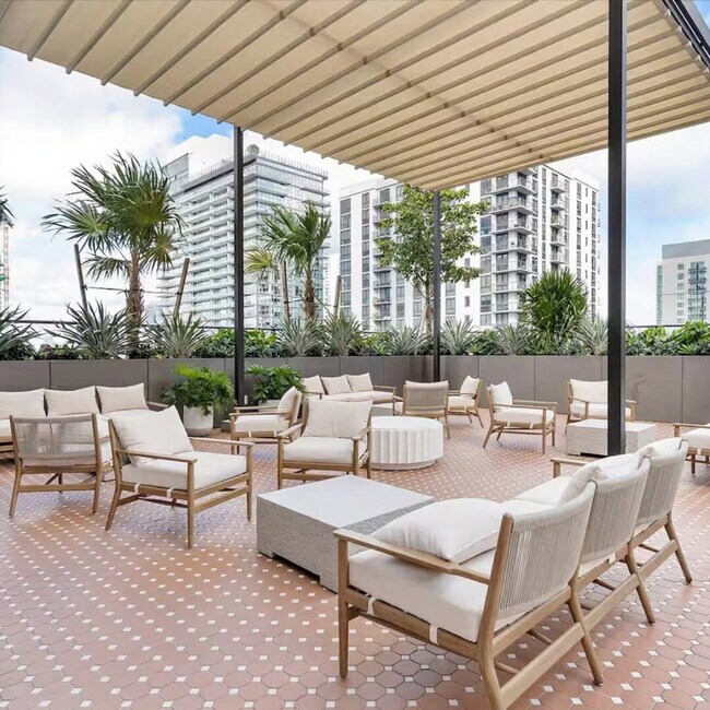 Building Photo - 11 NE 6th St