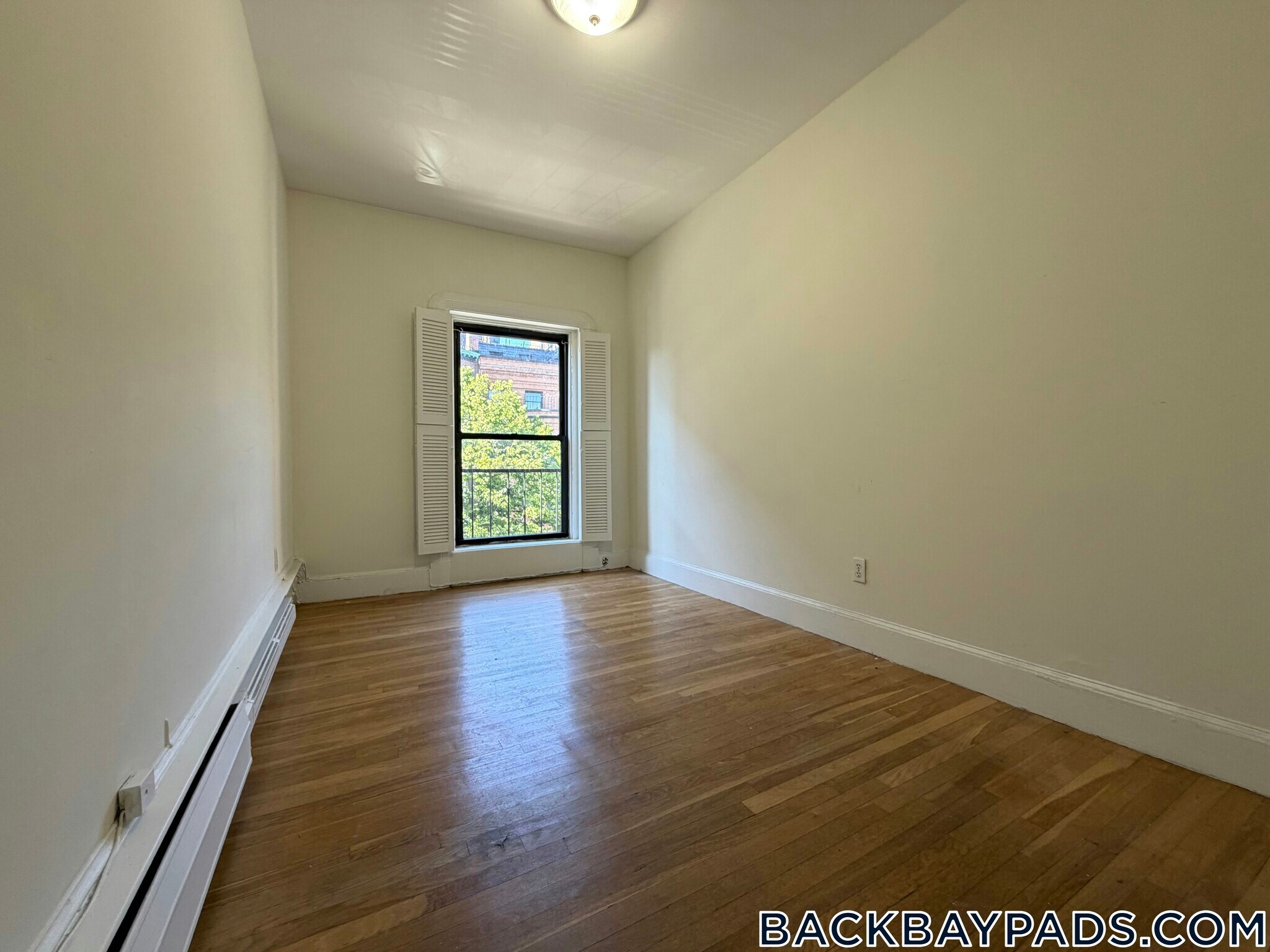 Building Photo - 529 Beacon St