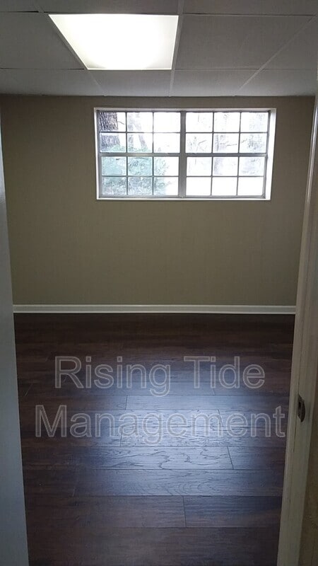 Building Photo - 5500 Crestview Dr