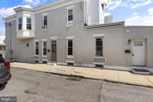Building Photo - 3127 Cedar St