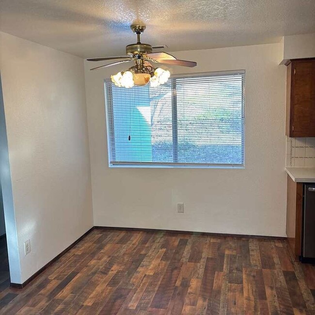 Building Photo - 274 Shakemill Rd