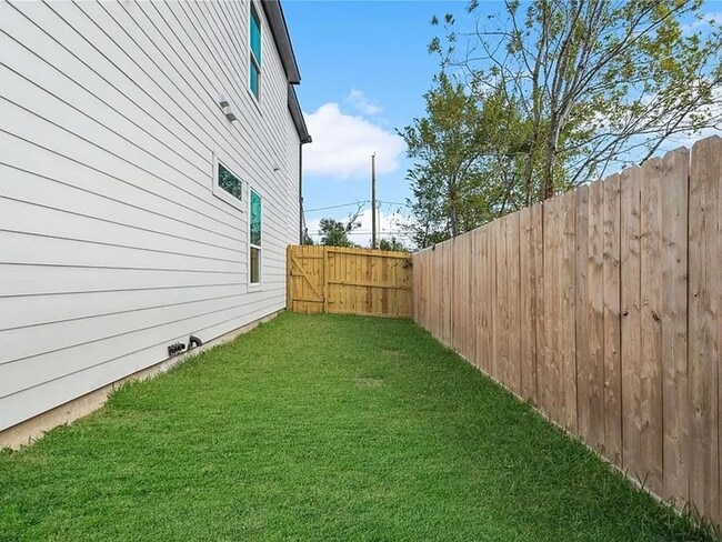 Building Photo - 6532 Weston St