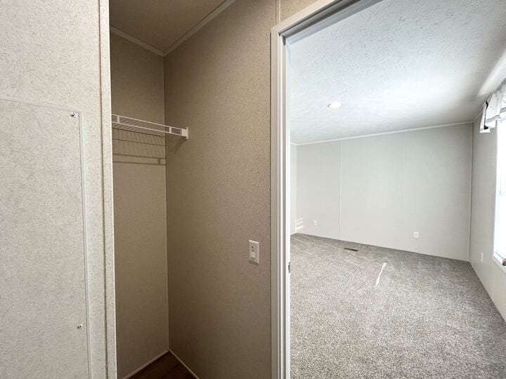 Building Photo - 29909 Flushing Dr