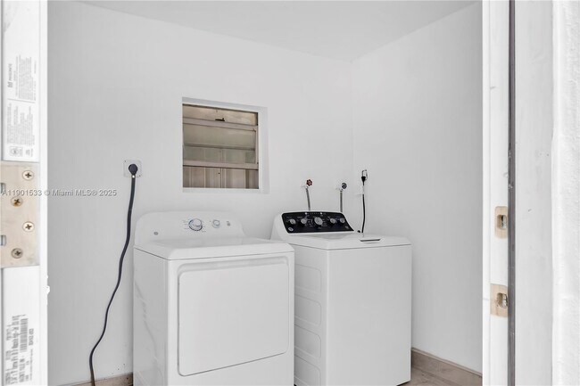 Building Photo - 4900 SW 106th Ave