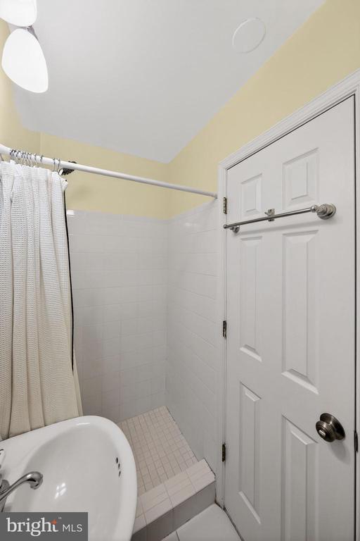 Building Photo - 5219 Montgomery St