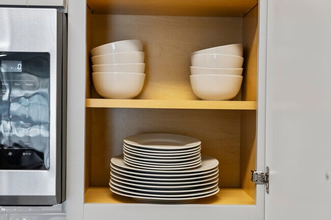 Building Photo - 2929 Kings Rd