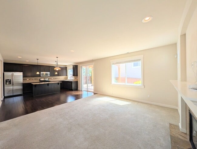 Building Photo - 3Bd/2.5Ba Lynnwood Home