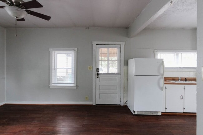 Building Photo - 1711 N Ball Ave