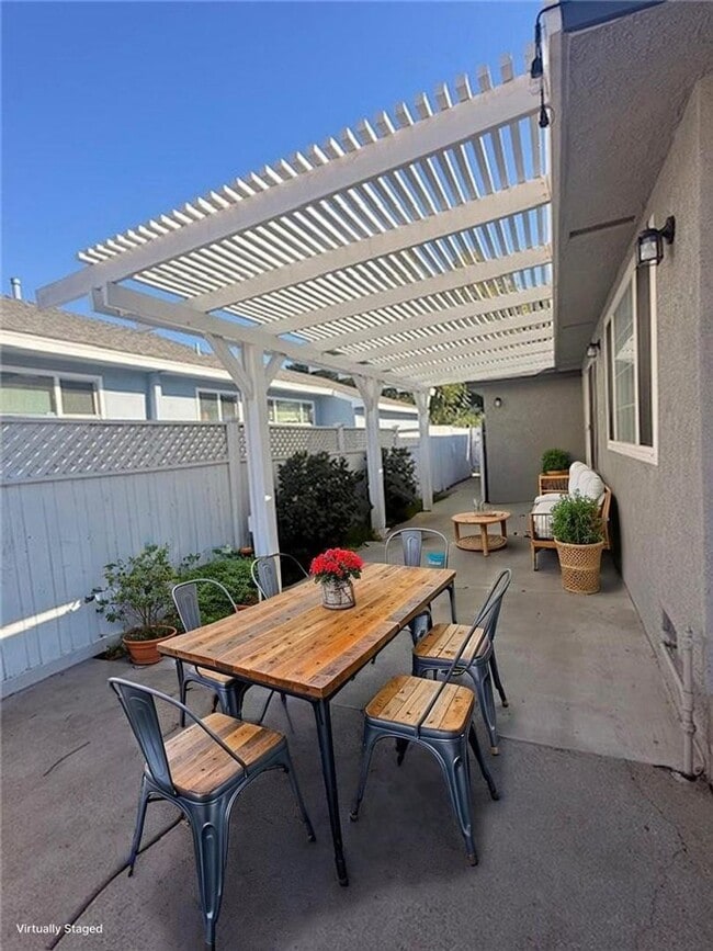 Building Photo - FULLERTON Single-Story POOL Home 4bed/2bath