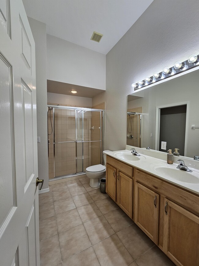 Building Photo - 7810 Woodbrook Cir