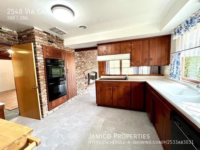 Building Photo - 2548 Vía Carrillo