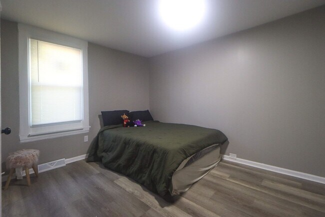 Building Photo - Spacious & Newly Renovated 4-Bedroom Home
