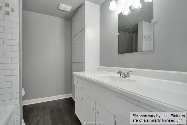 Building Photo - 3800 E 29th St