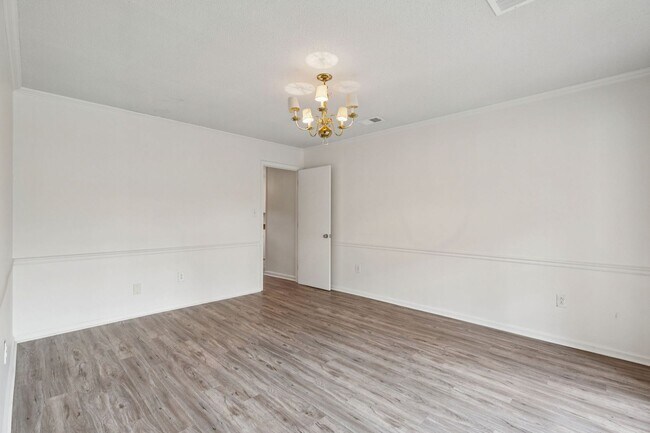 Building Photo - 3BR/2BA Home with Fireplace and Fenced Yard in Mt Pleasant