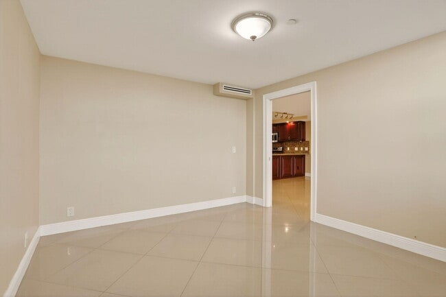 Building Photo - 3499 Oaks Way