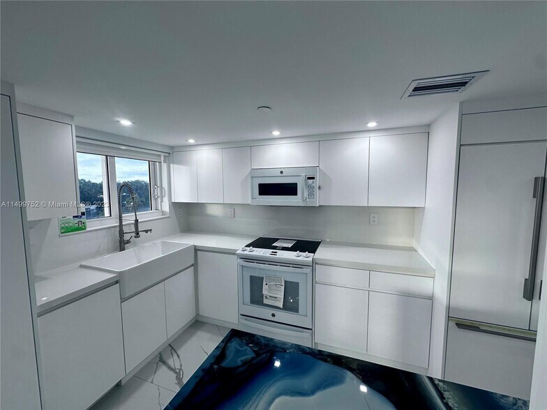 Building Photo - 1330 West Ave