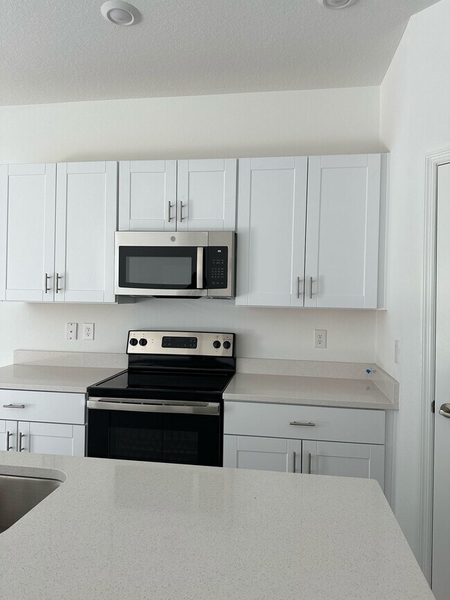 Building Photo - 2918 Canary Ave