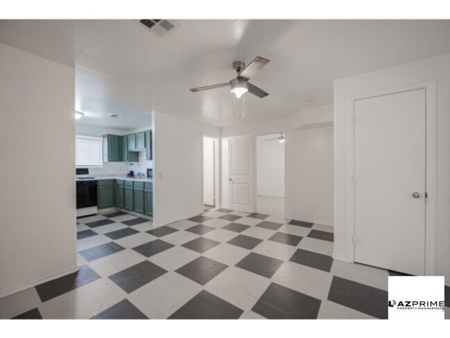 Building Photo - Modern 2/1 Phoenix Apartment - Comfort &am...