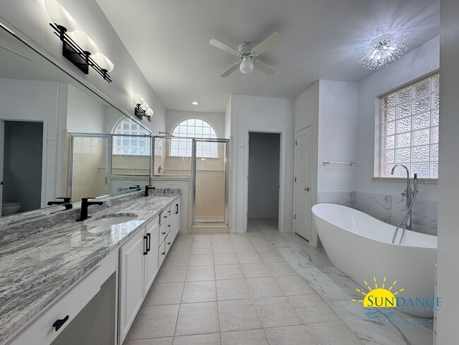 Building Photo - Spacious & Stylish 4-Bedroom Home Near Hur...