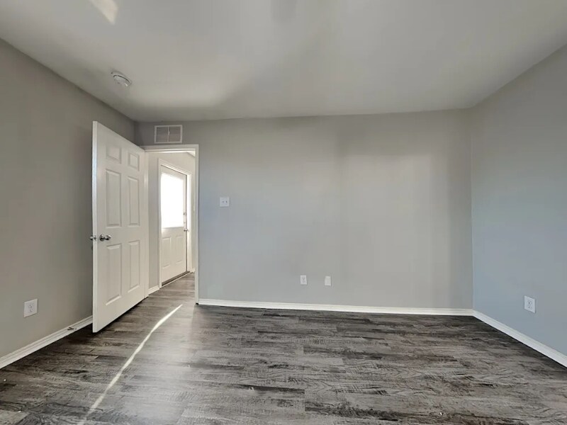 Building Photo - 118 Abelia Dr