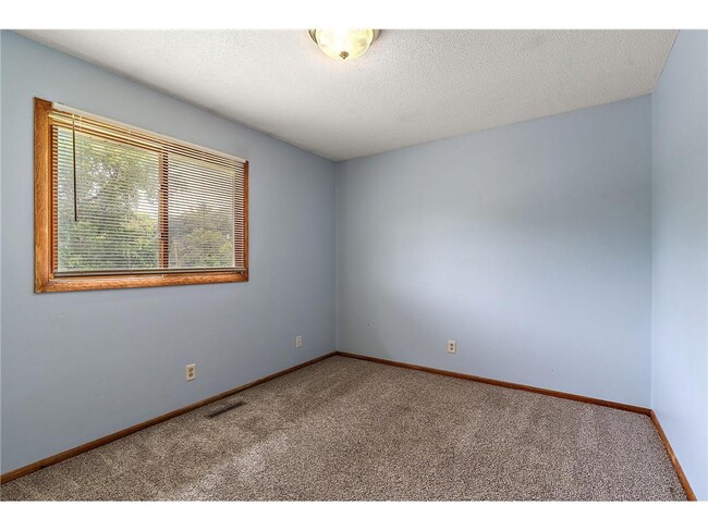 Building Photo - 964 McKnight Rd S