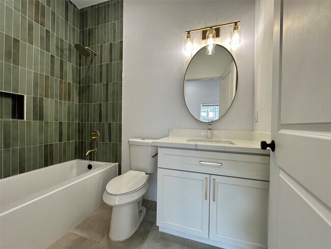 Building Photo - 808 Oakhurst St