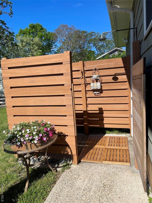 Building Photo - 57 Nash Ave