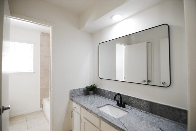 Building Photo - 6207 Grandvale Dr