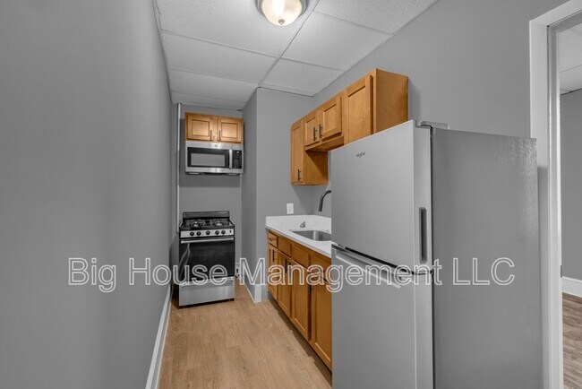 Building Photo - 339 E 25th St
