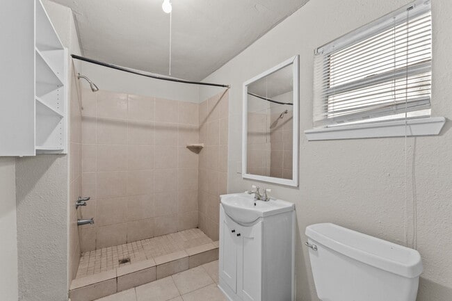 Building Photo - Inviting 2 bedroom 1 bath home for rent!