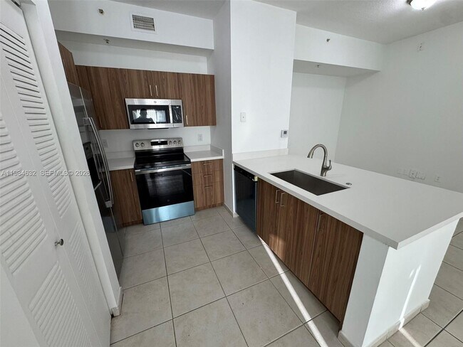 Building Photo - 7280 NW 114th Ave