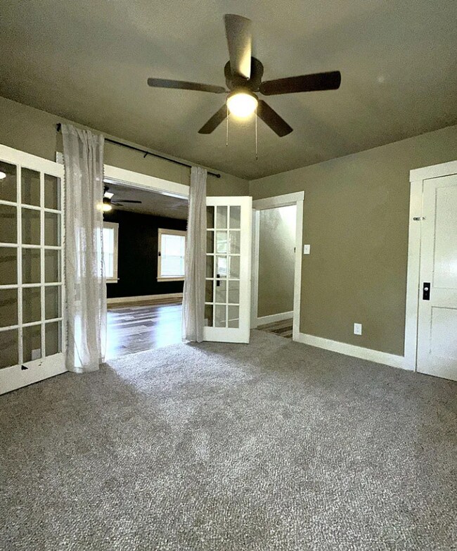 Building Photo - Don't Miss Out on this beautiful bungalow!