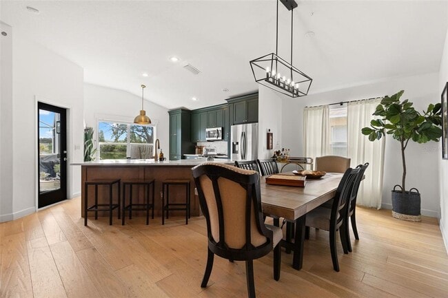 Building Photo - 870 Bayou View Dr