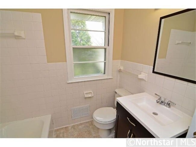 Building Photo - Charming Home in Desirable Bloomington Loc...