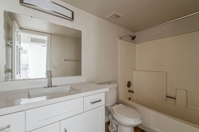 Building Photo - Fully Remodeled 3 Bedroom 2 Bathroom Town-home in Central Phoenix!!